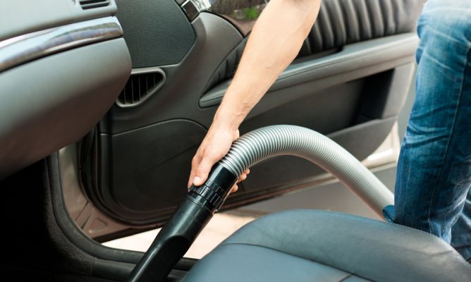 Aspirado de coches en Julià Wash, Lavado de coches ecológico y de última generación en Rubí